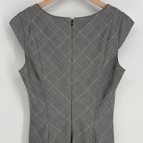 White House Black Market Womens Fit & Flare Cap Sleeve Dress Size 6 Black Plaid - Picture 6 of 12
